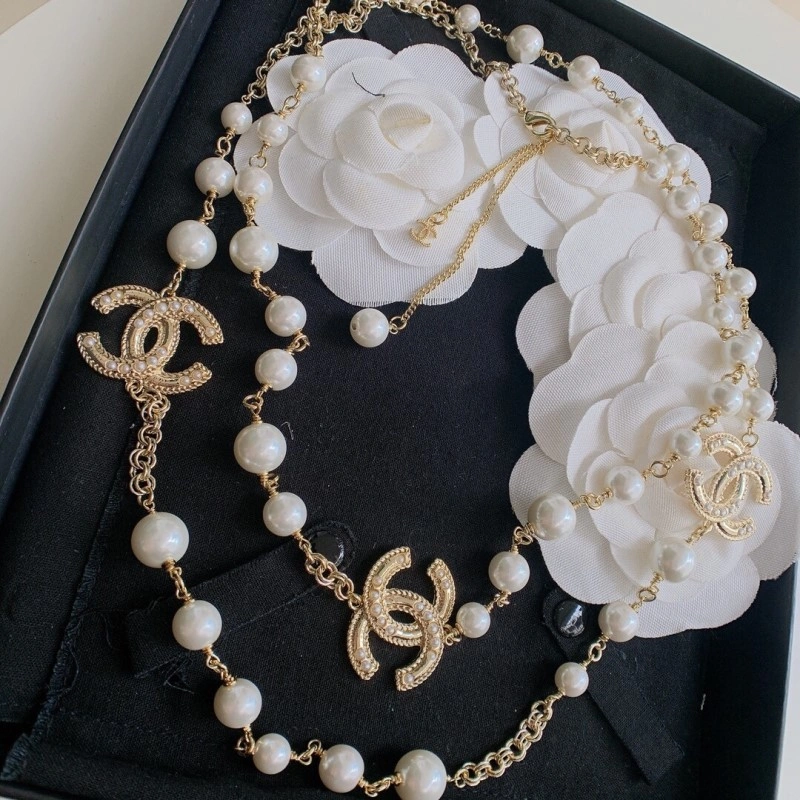 Contemporary Chanel Necklaces 218996