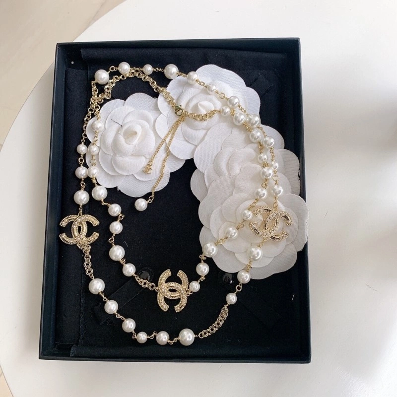 Contemporary Chanel Necklaces 218996