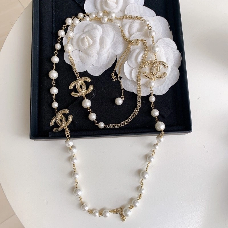 Contemporary Chanel Necklaces 218996