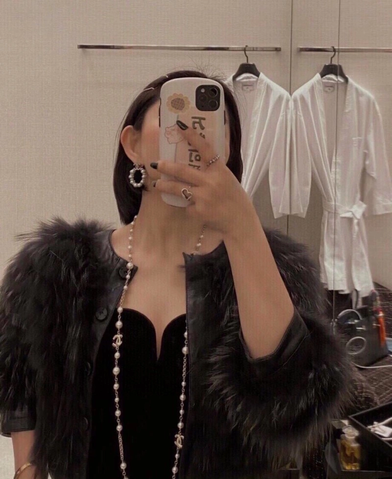 Contemporary Chanel Necklaces 218996