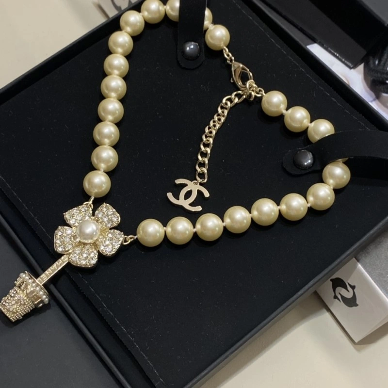 Contemporary Chanel Necklaces 218963
