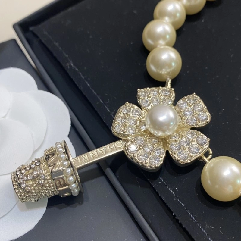 Contemporary Chanel Necklaces 218963