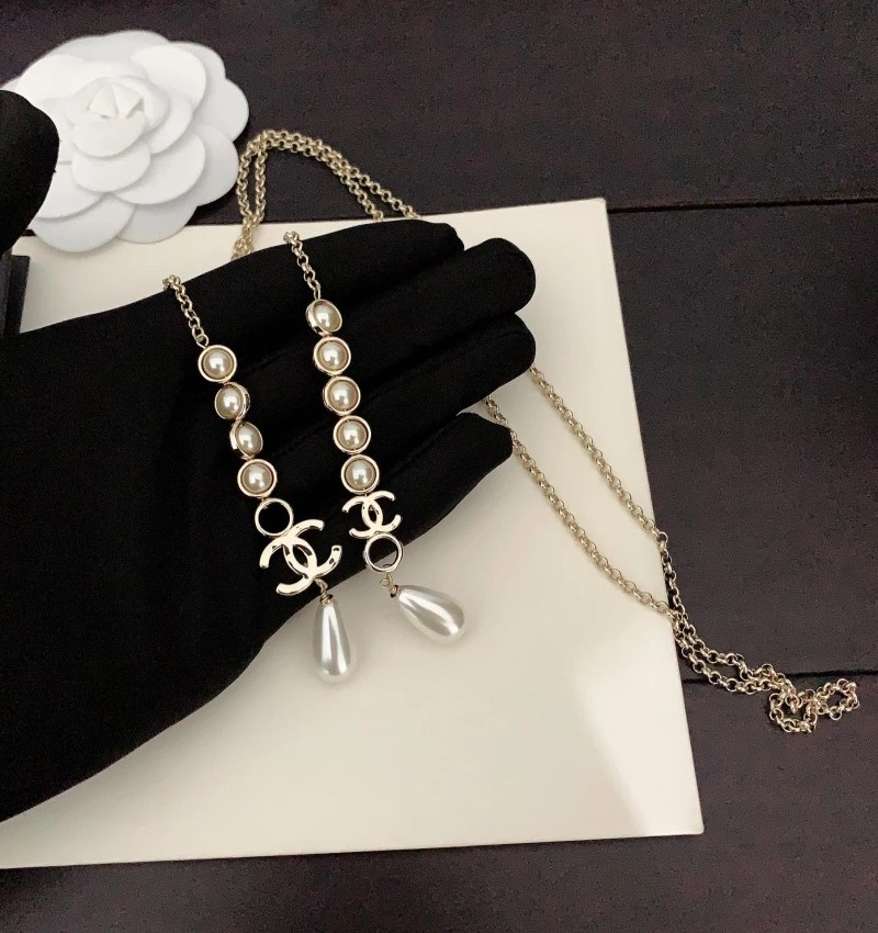 Contemporary Chanel Necklaces 218948