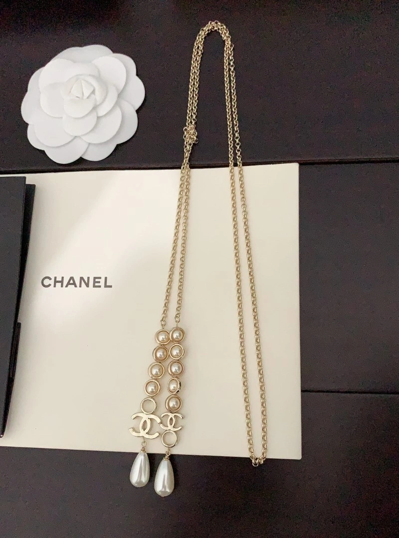 Contemporary Chanel Necklaces 218948