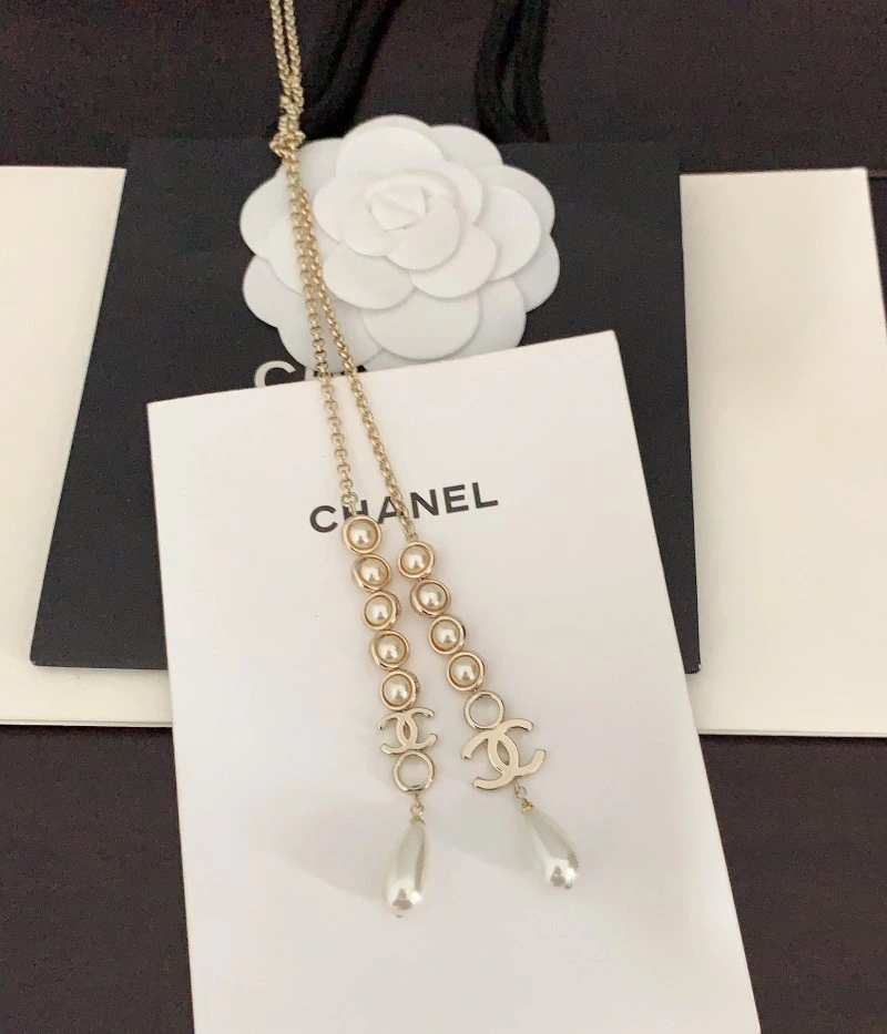 Contemporary Chanel Necklaces 218948
