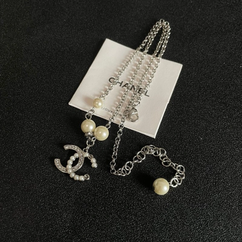 Seasonal Chanel Necklaces 218929