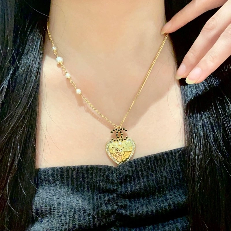 Vibrant Chanel Necklaces 218908