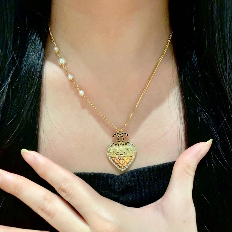 Vibrant Chanel Necklaces 218908
