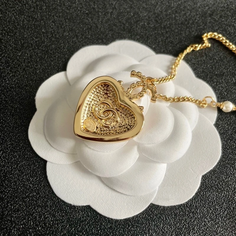 Vibrant Chanel Necklaces 218908