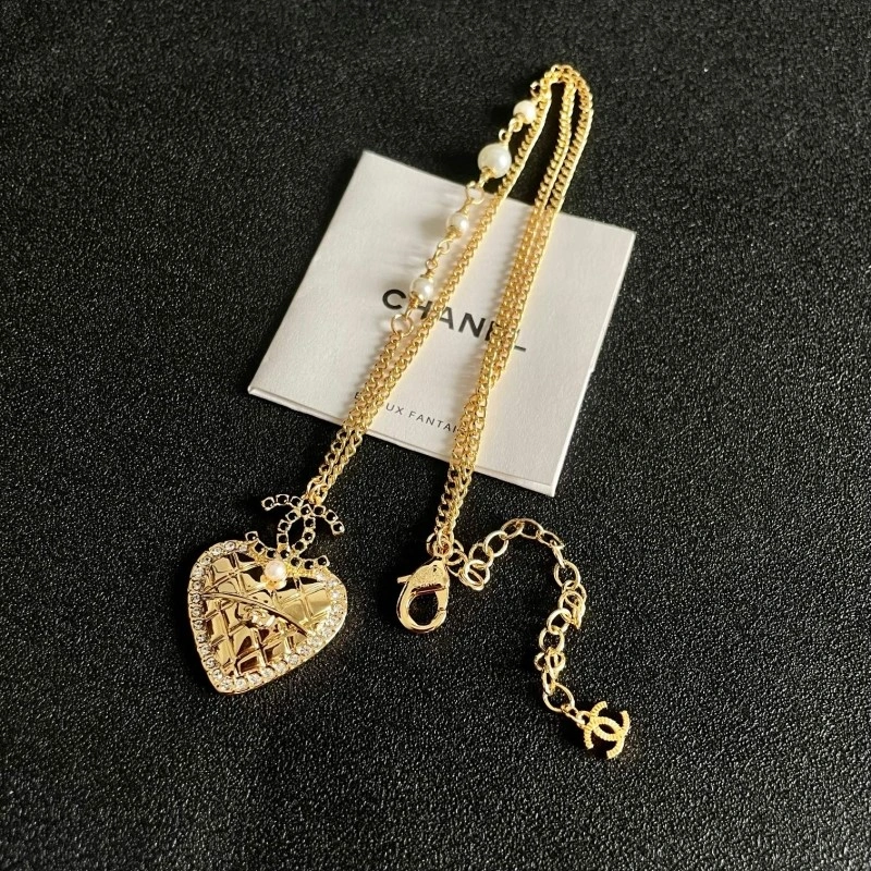 Vibrant Chanel Necklaces 218908