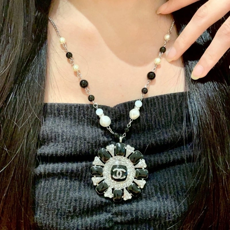 Chanel Necklaces Chic 218917