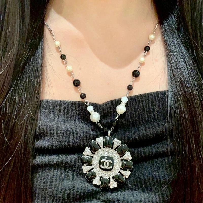 Chanel Necklaces Chic 218917