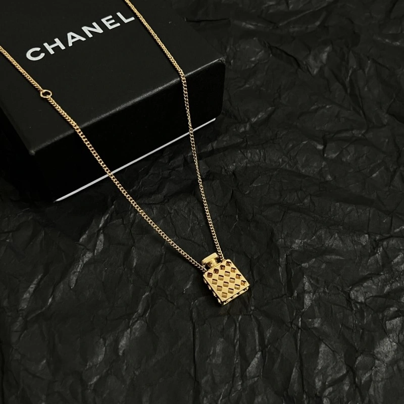 Minimalist Chanel Necklaces 218870
