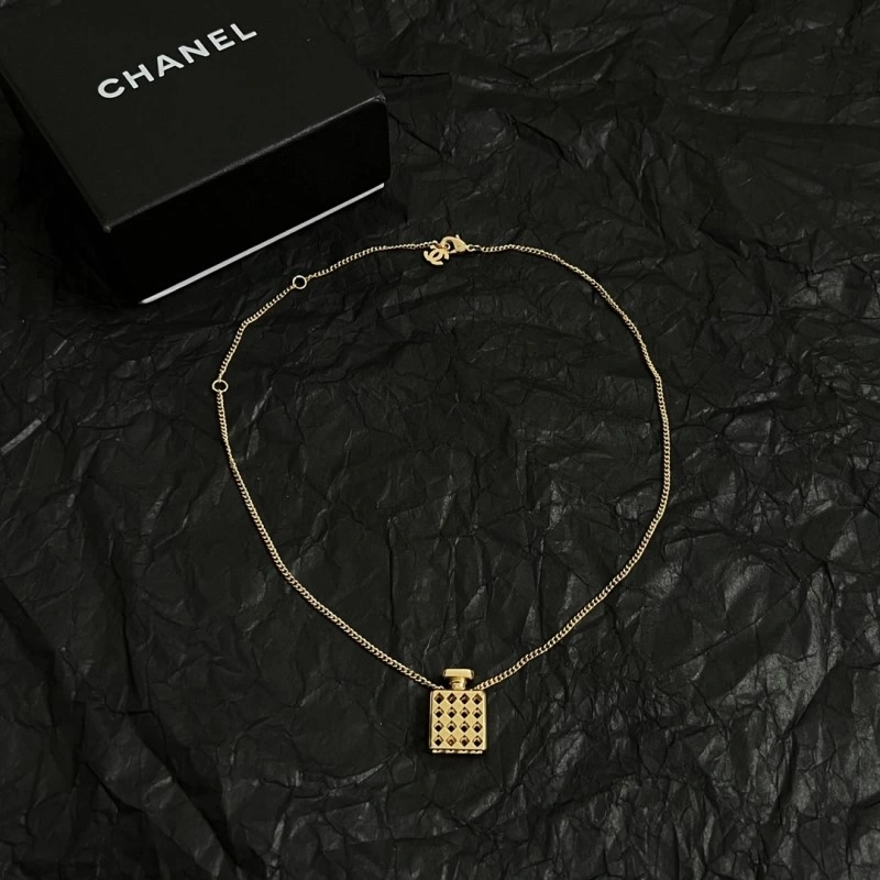 Minimalist Chanel Necklaces 218870