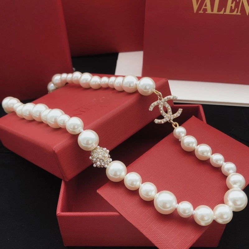 Snug Chanel Necklaces 218859