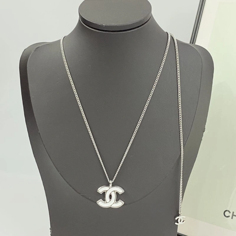 Contemporary Chanel Necklaces 218832