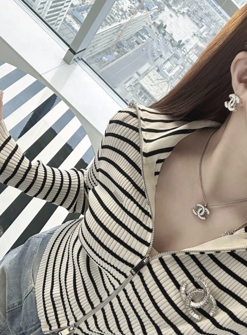 Contemporary Chanel Necklaces 218832