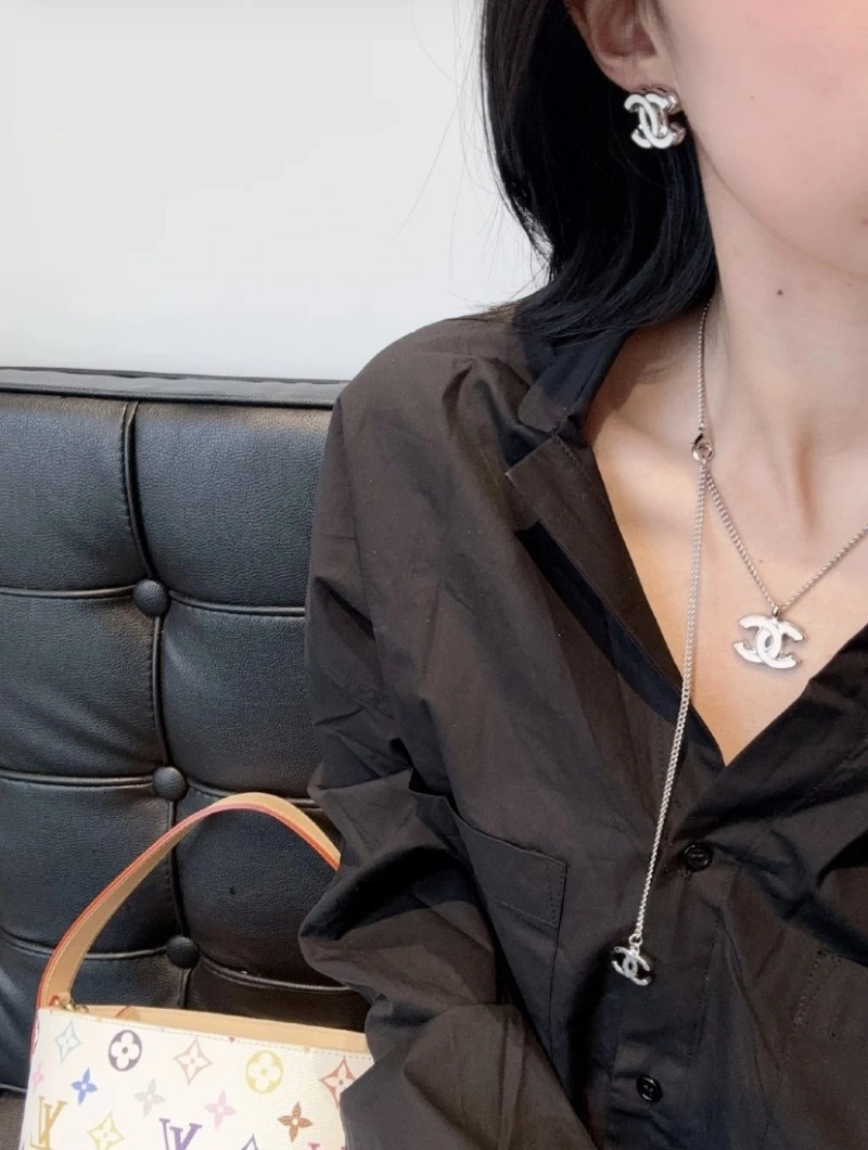 Contemporary Chanel Necklaces 218832