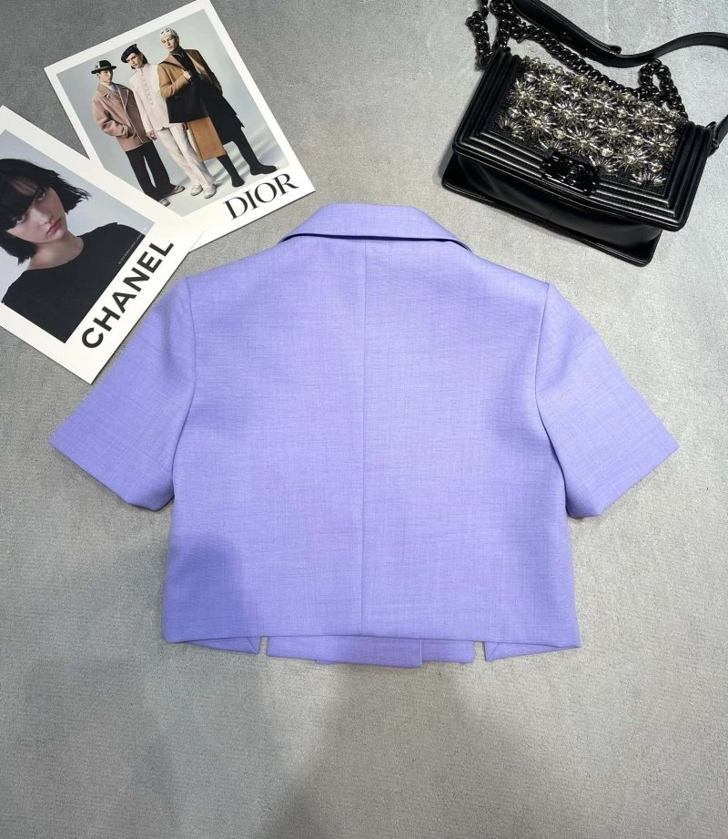 Lightweight Chanel Outwear 109367