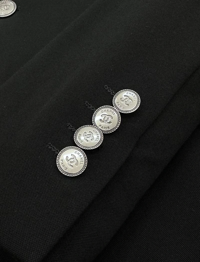 Youthful Chanel Outwear 111372