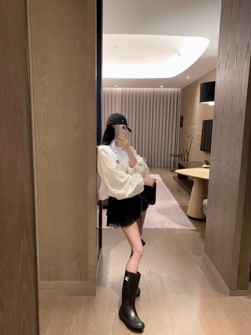Versatile Chanel Outwear 108832