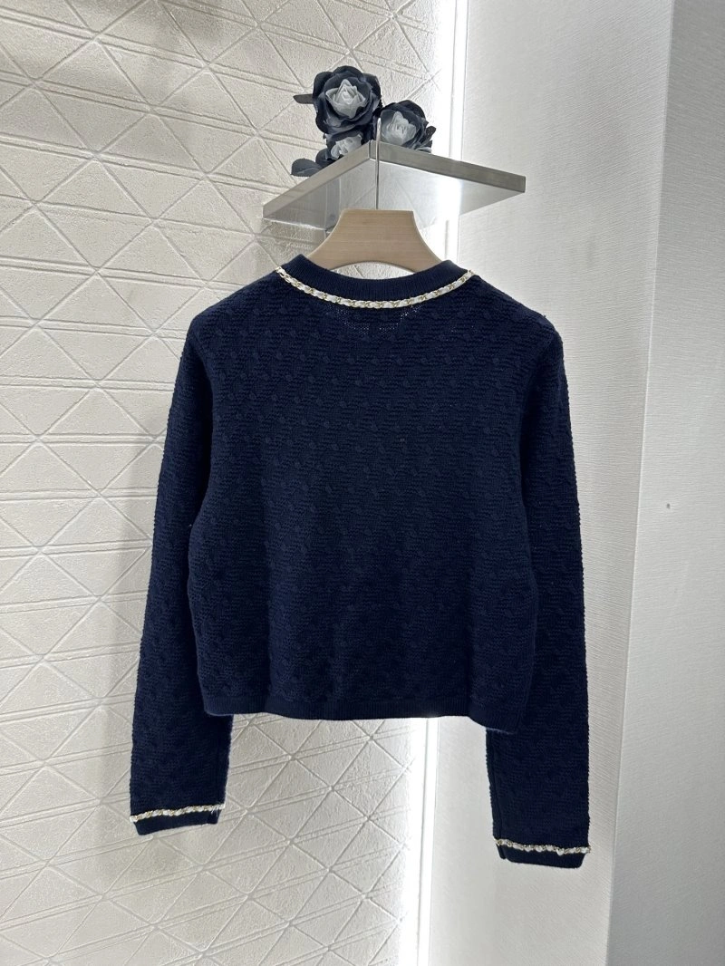 Versatile Chanel Outwear 108821