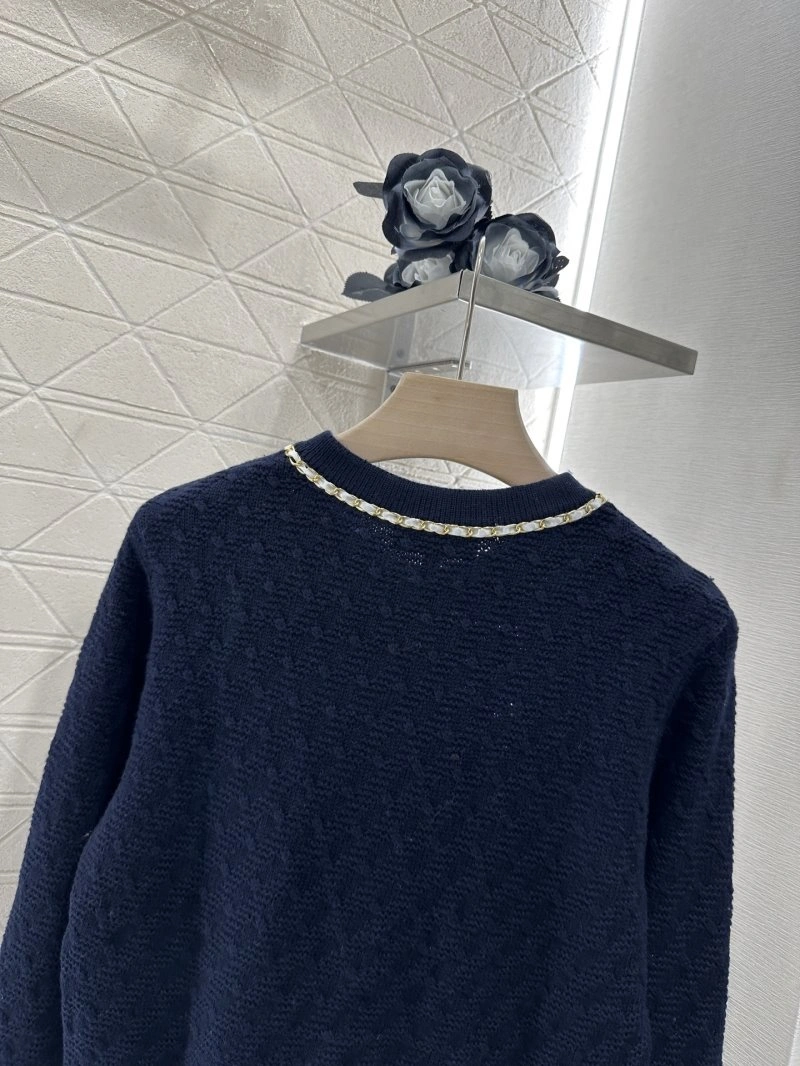 Versatile Chanel Outwear 108821