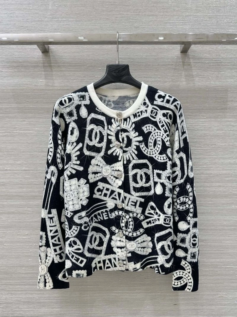 Chanel Outwear Minimalist 108800