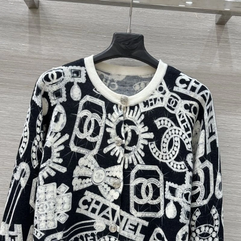 Chanel Outwear Minimalist 108800