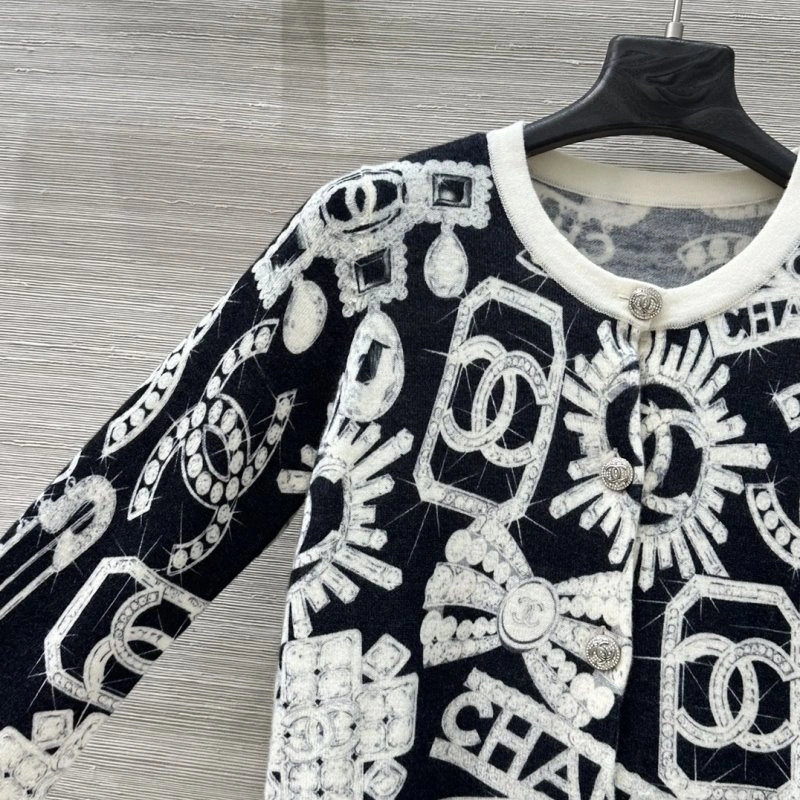 Chanel Outwear Minimalist 108800