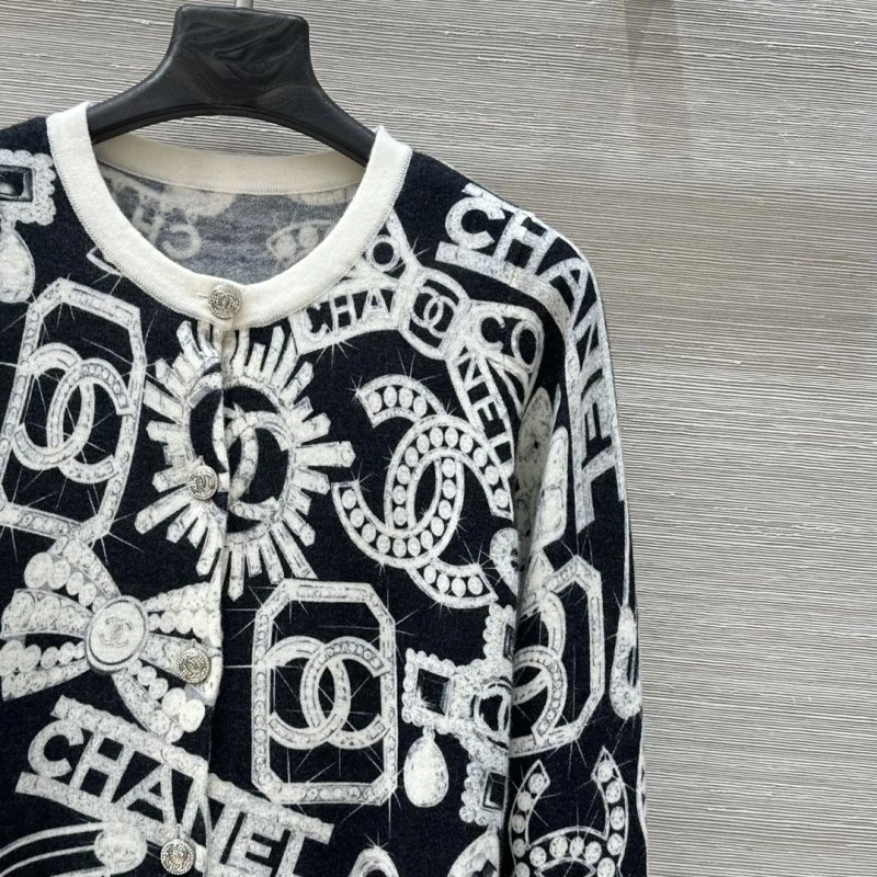 Chanel Outwear Minimalist 108800