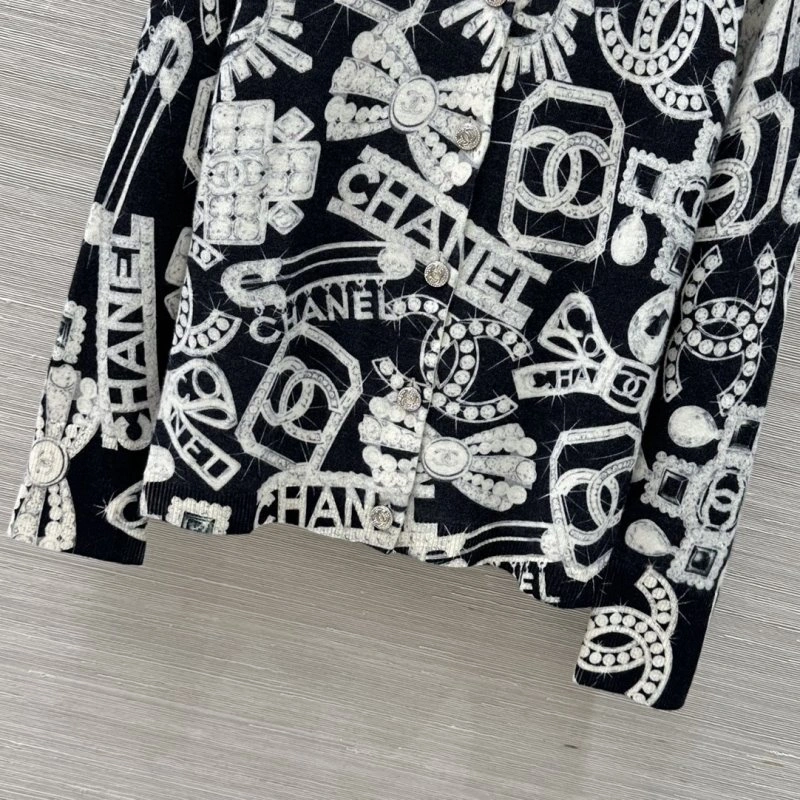 Chanel Outwear Minimalist 108800