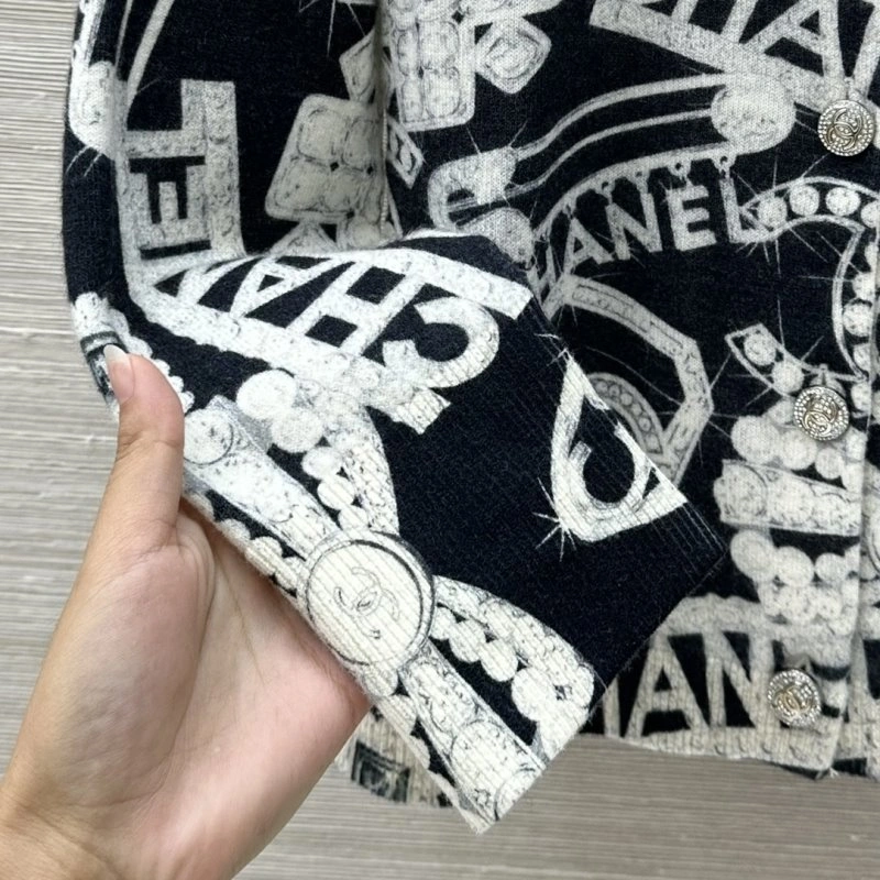 Chanel Outwear Minimalist 108800
