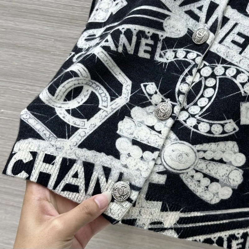 Chanel Outwear Minimalist 108800