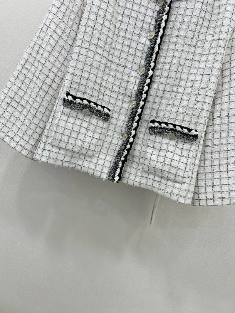 Bright Chanel Outwear 108806