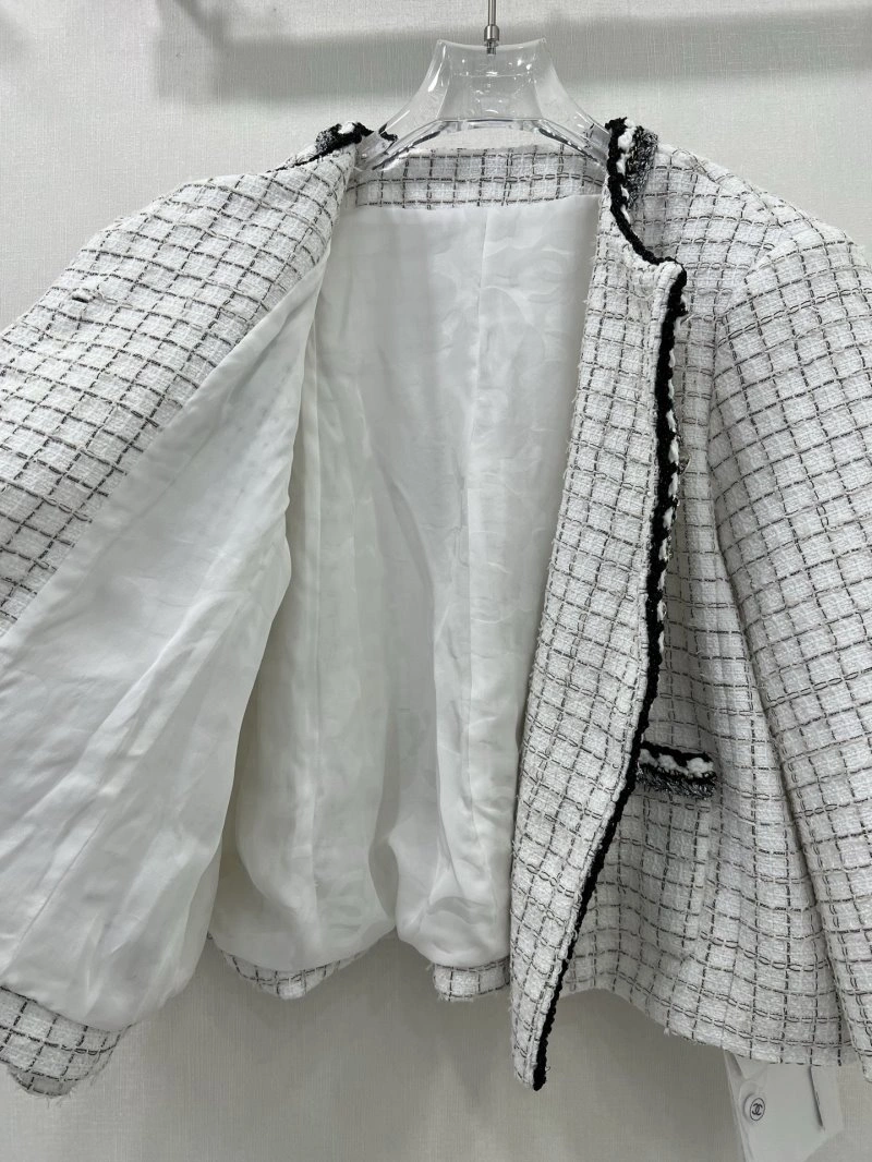 Bright Chanel Outwear 108806