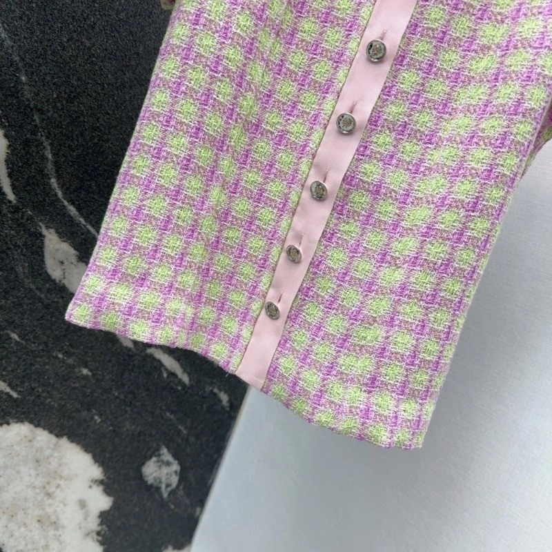 Chanel Outwear Unique 108803