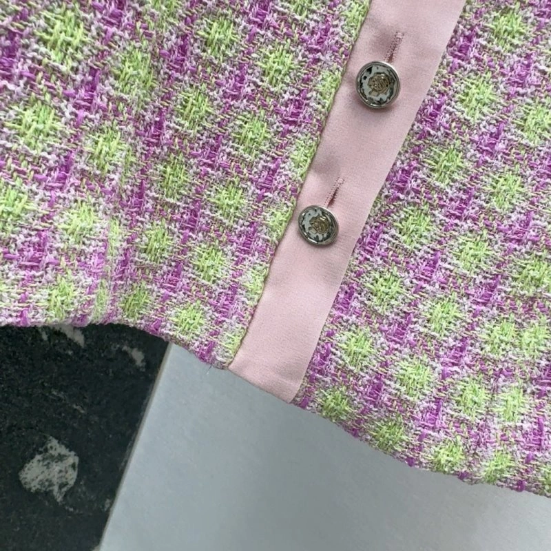 Chanel Outwear Unique 108803