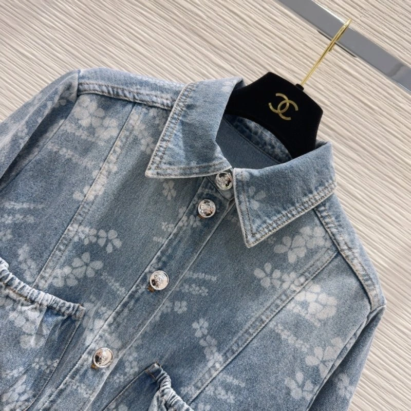Sophisticated Chanel Outwear 110494