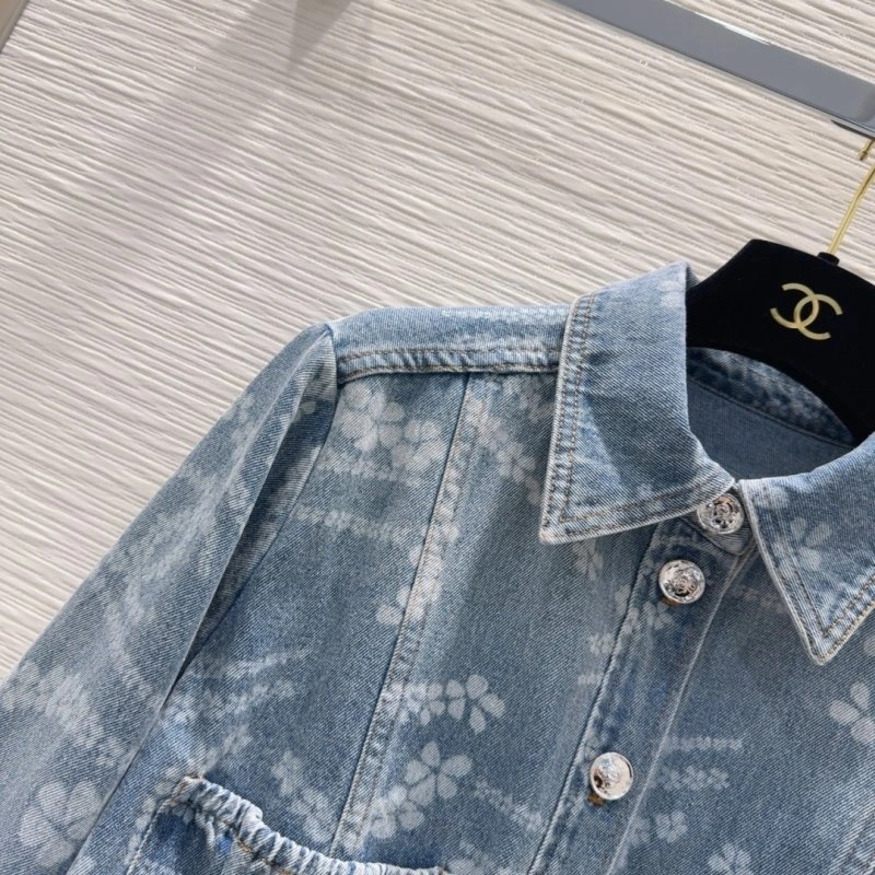 Sophisticated Chanel Outwear 110494