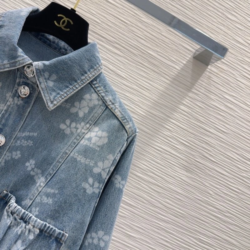 Sophisticated Chanel Outwear 110494