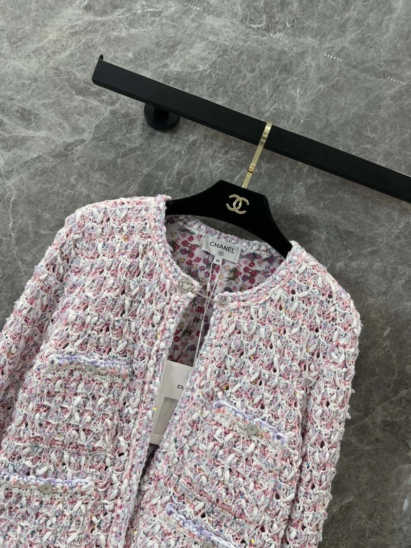 Chanel Outwear Bold 110489