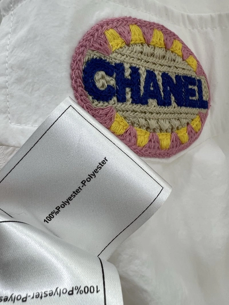 Chanel Outwear Chic 110485