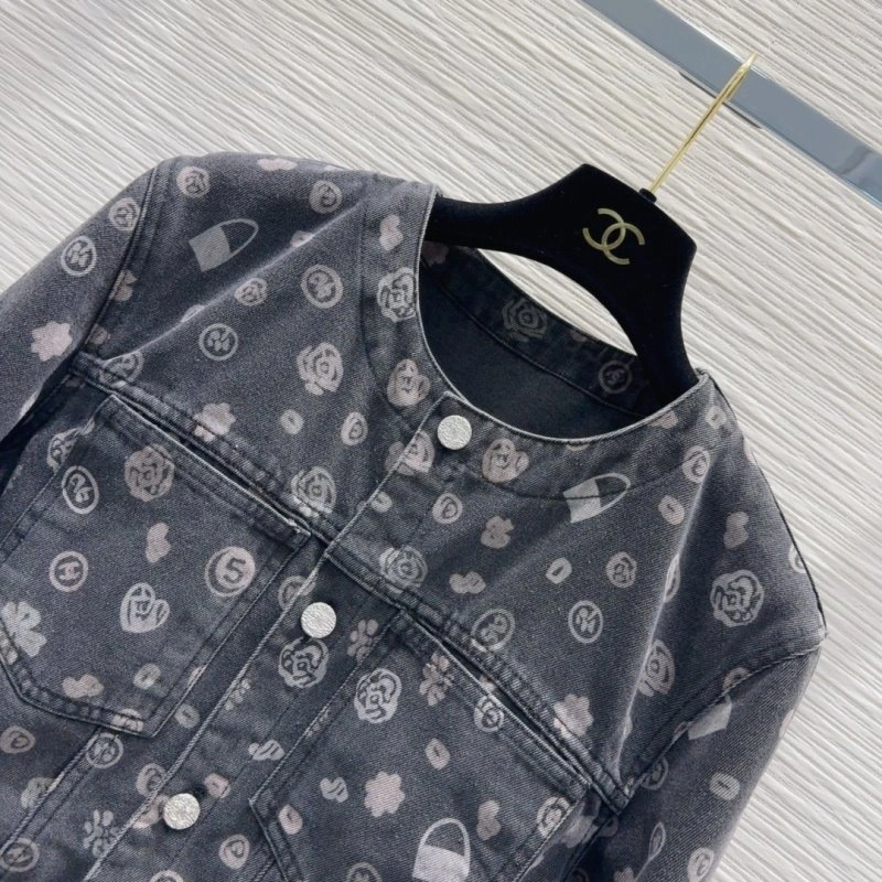 Packable Chanel Outwear 110468