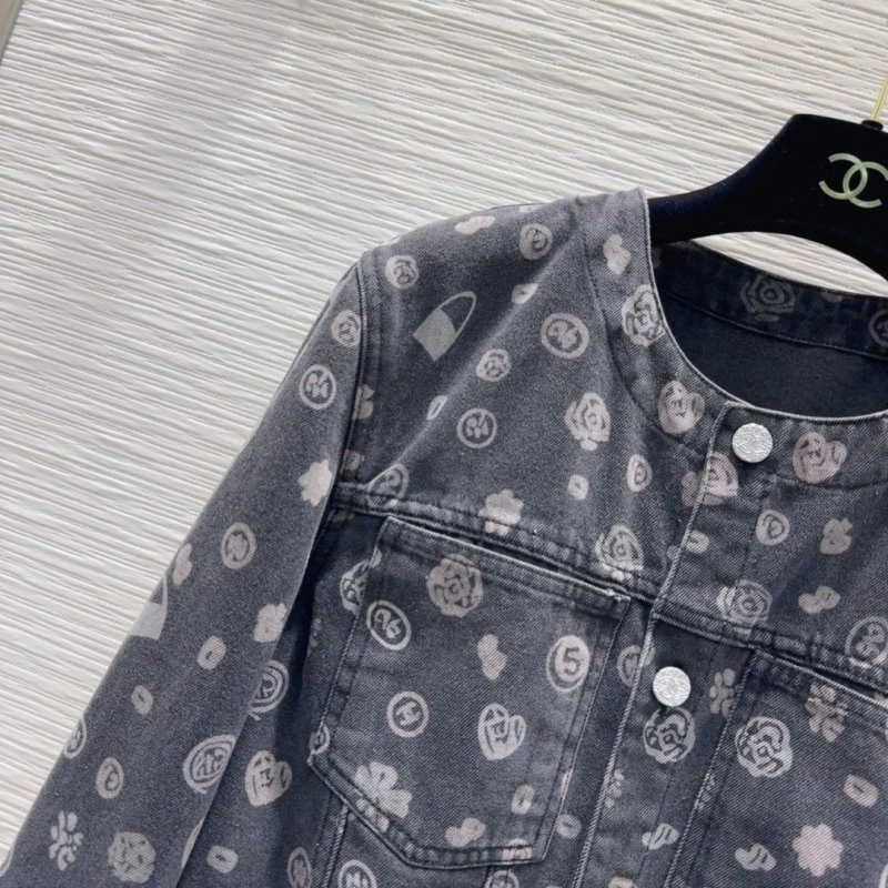 Packable Chanel Outwear 110468