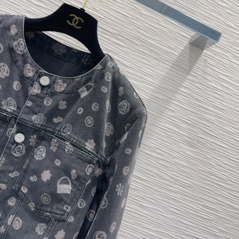 Packable Chanel Outwear 110468