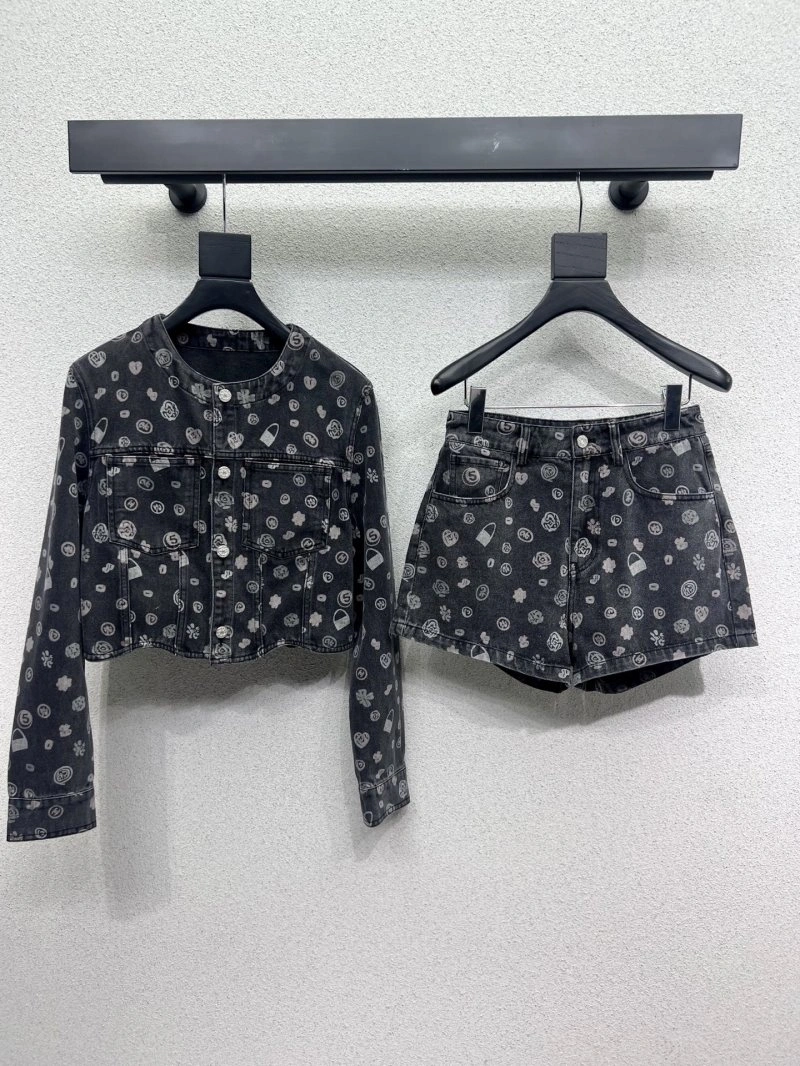 Chanel Outwear Comfortable 110466