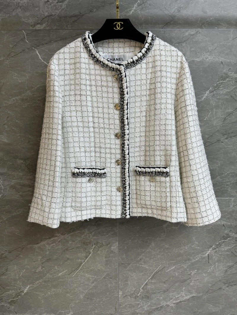 Chanel Outwear Trendsetting 108153