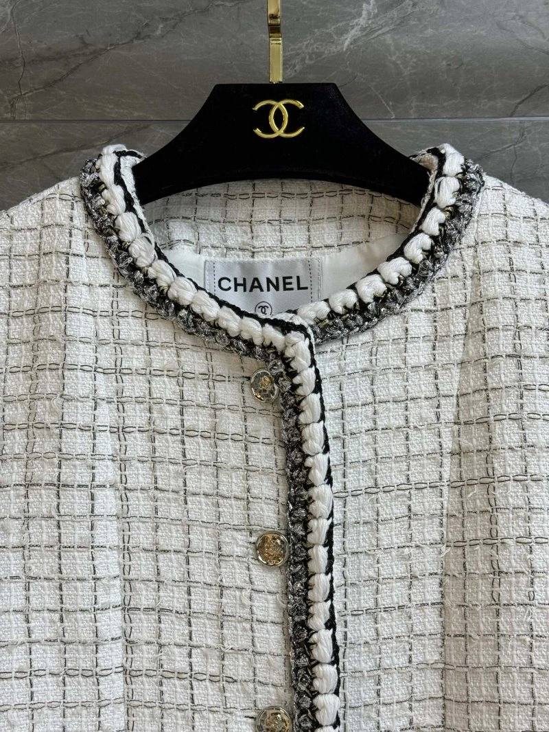 Chanel Outwear Trendsetting 108153