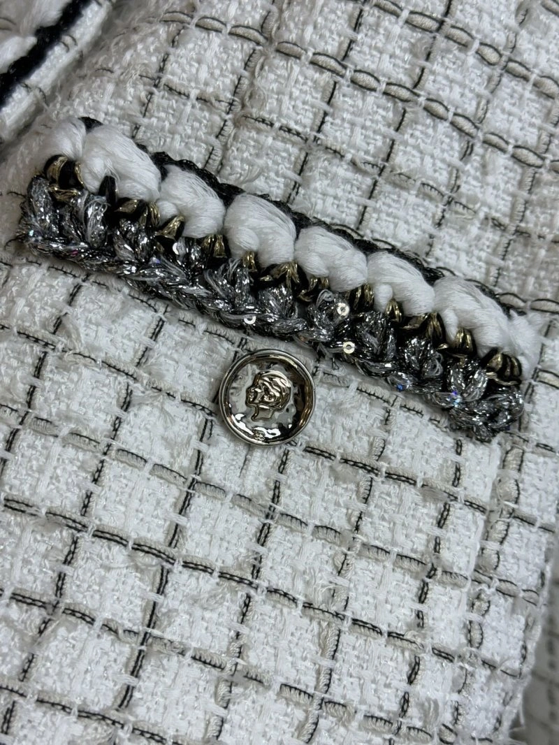 Chanel Outwear Trendsetting 108153
